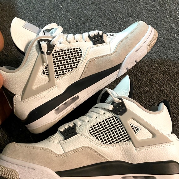 Jordan 4 Military Black Size 12 used amazing condition